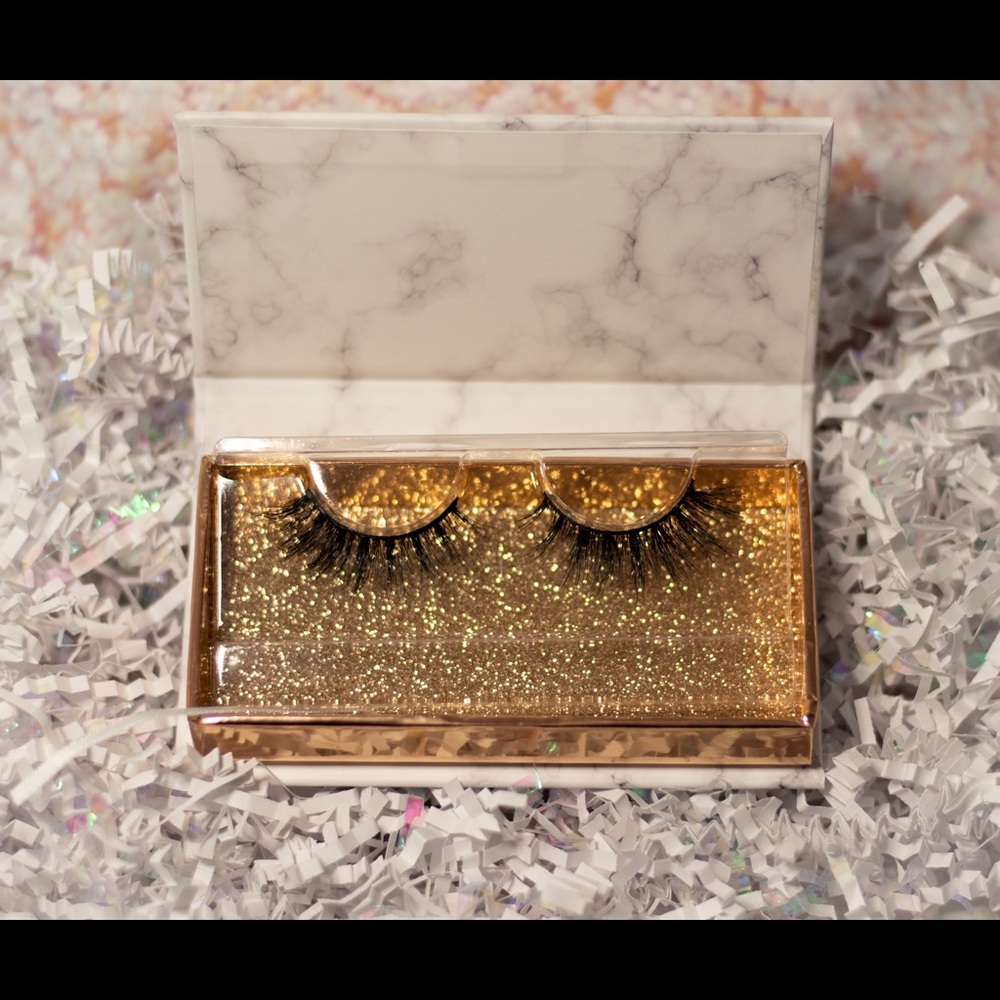 Lashes - Picture 3 of 3